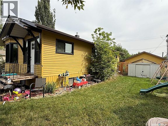 2nd image of 575 8th Ave NE