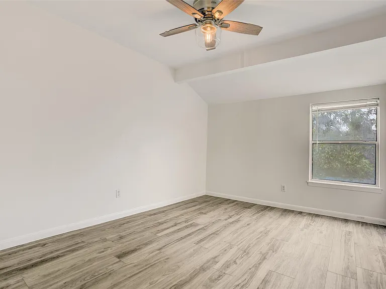 3131 Cummins St #14 — Photo 8