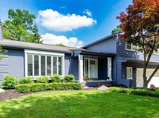 895 S Glenhurst Dr, Birmingham, MI 48009