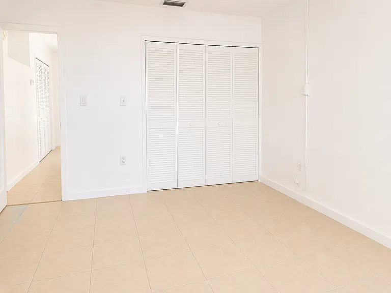 2361 Maple Ct — Photo 8
