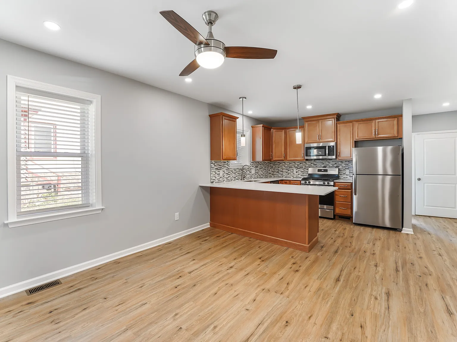 1 bed, 1000 sqft, $1,975 — Photo 2