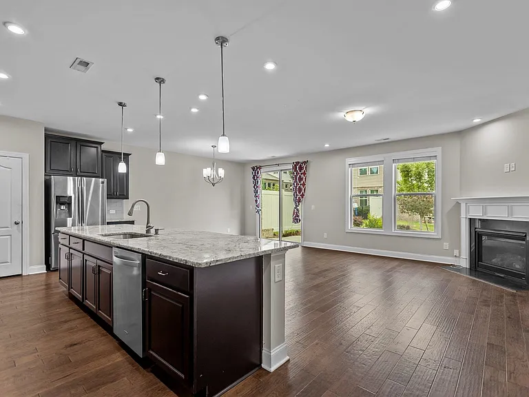 814 Rymark Ct — Photo 5