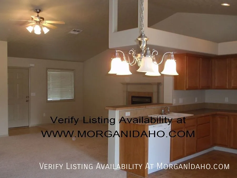 3-car garage, vaulted ceilings, single-level in Pebble Creek sub — Photo 3