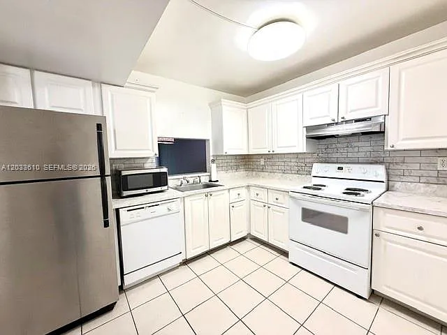 731 N Pine Island Rd #103 — Photo 5