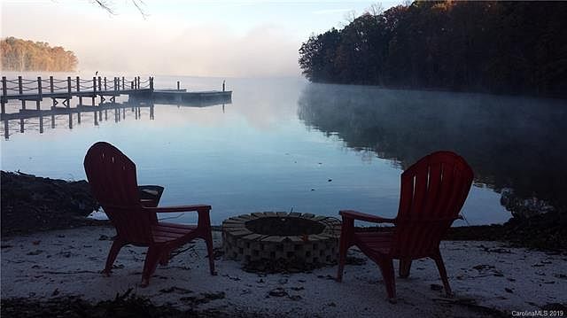 1st image of 164 Lakeshore Dr