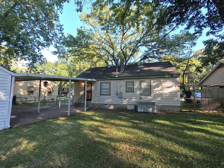 1311 Victor Dr — Photo 4