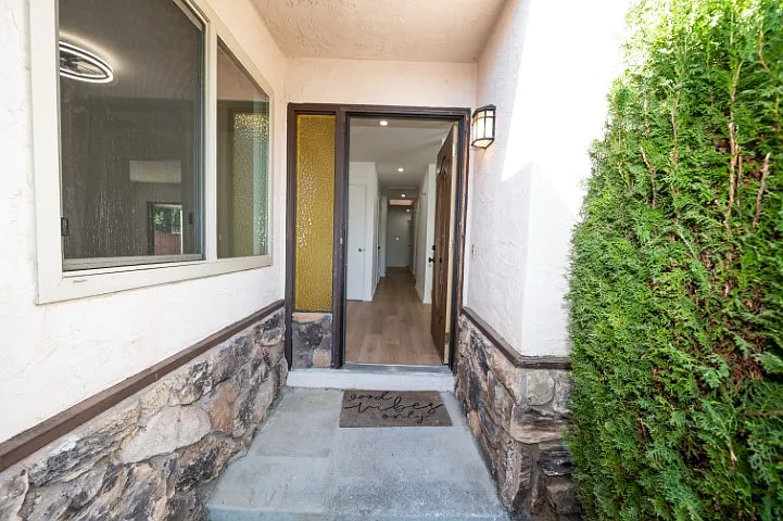 3115 Marvelle Ln — Photo 2