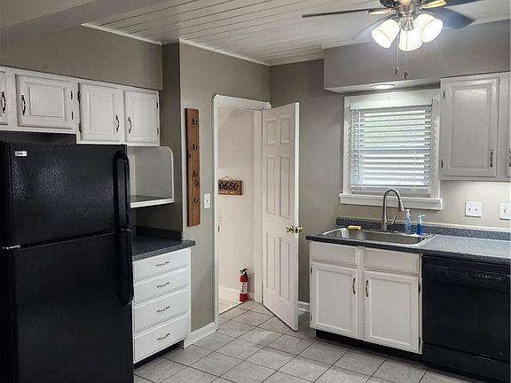 4th image of 20680 Belvidere Ave