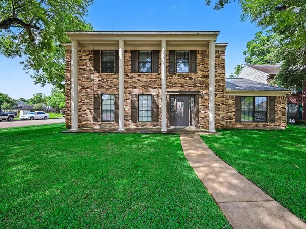 2403 Horseshoe Ln, Richmond, TX 77406