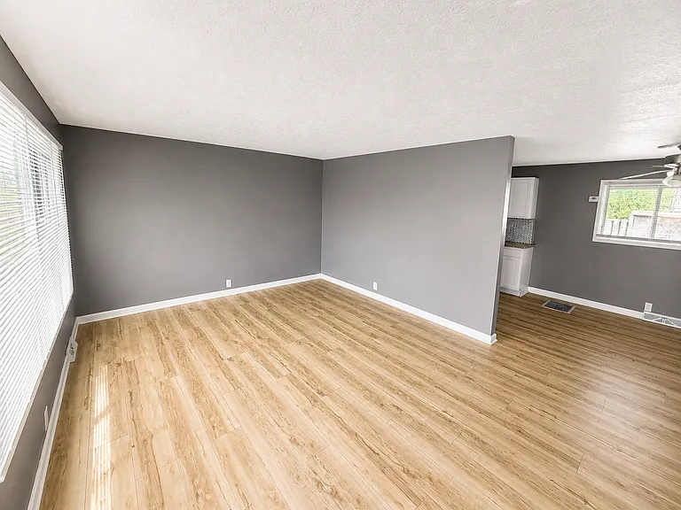 9822 Highway 60 — Photo 2