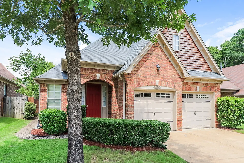 3 bed, 2.0 bath, 1900 sqft, $2,215 — Photo 4