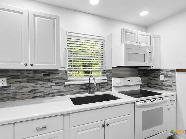761 Whippoorwill Dr #B — Photo 7