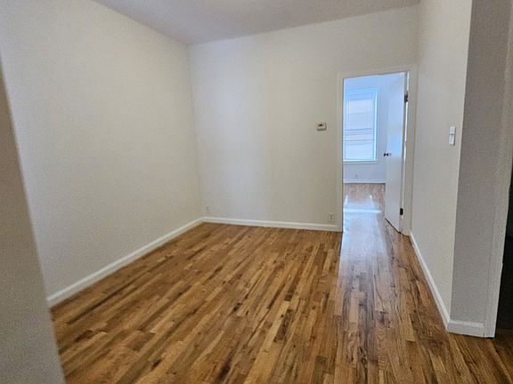 5th image of 404 Woodlawn Ave #1