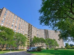 7141 N Kedzie Ave APT 912, Chicago, IL 60645