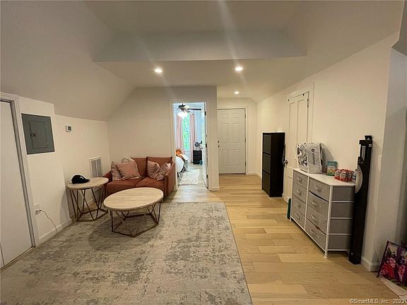 4th image of 84 Lawrence St #3