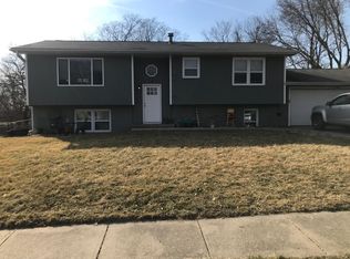1437 Valley View Dr, Coralville, IA 52241