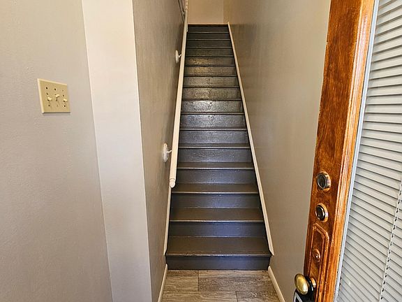 3rd image of 3555 Giles Ave Floor 2
