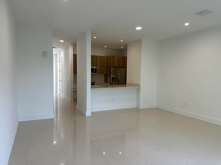 815 NE 17th Ave #3 — Photo 7