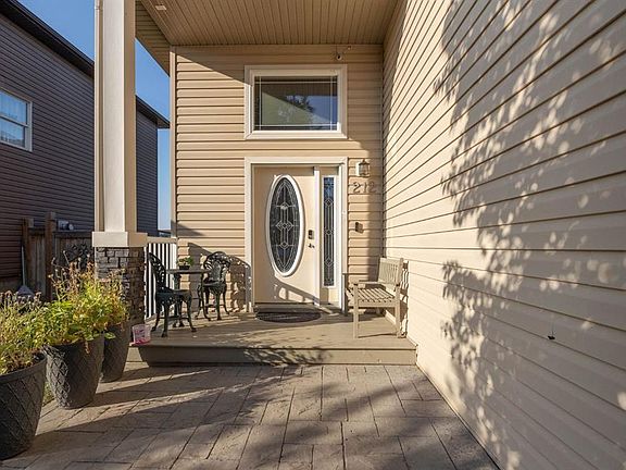 2nd image of 212 N Merganser Cres