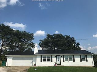 19 Charlo Dr, Hurricane, WV 25526