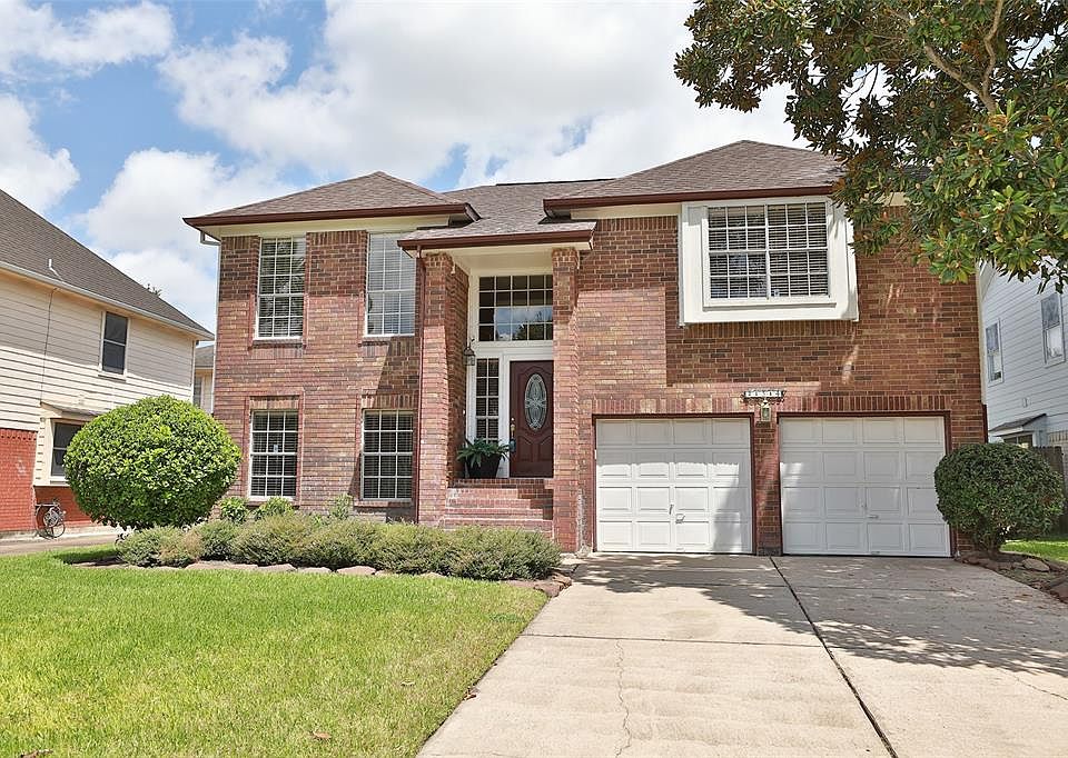 Great Opportunity to own a terrific home in Memorial Parkway, deep in the heart of Katy, TX.