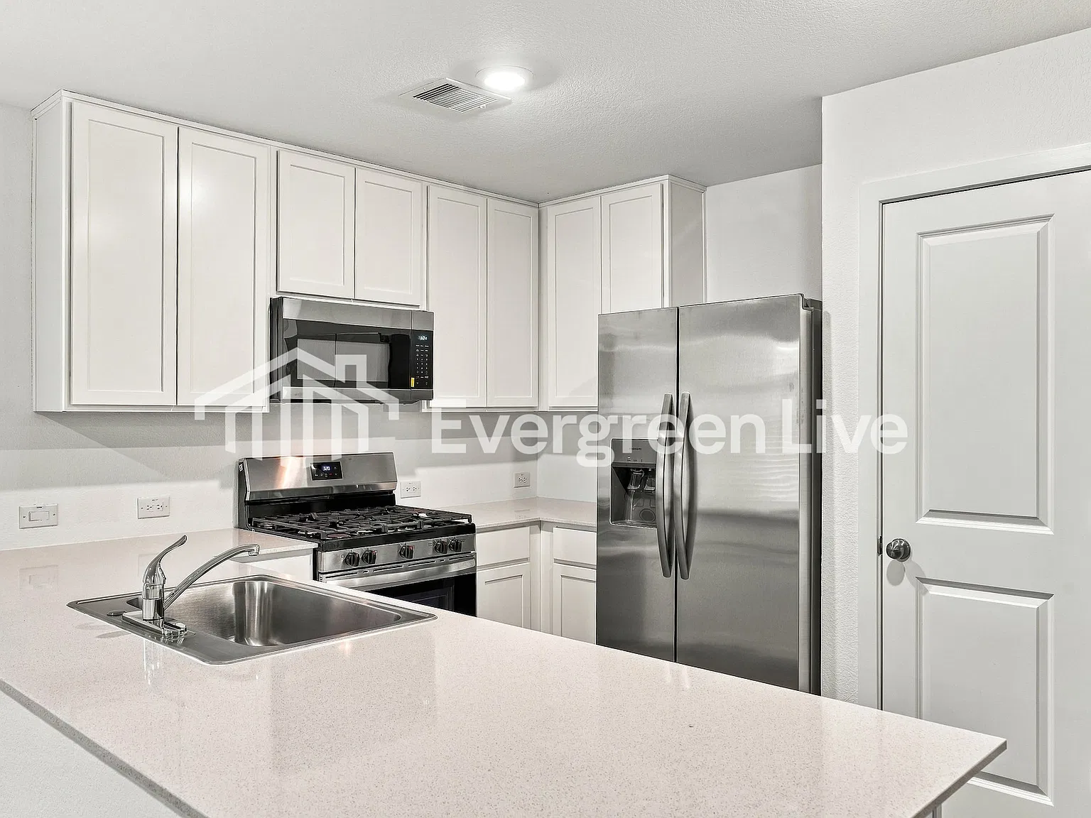 3 bed, 2.0 bath, 1484 sqft, $1,700 — Photo 3
