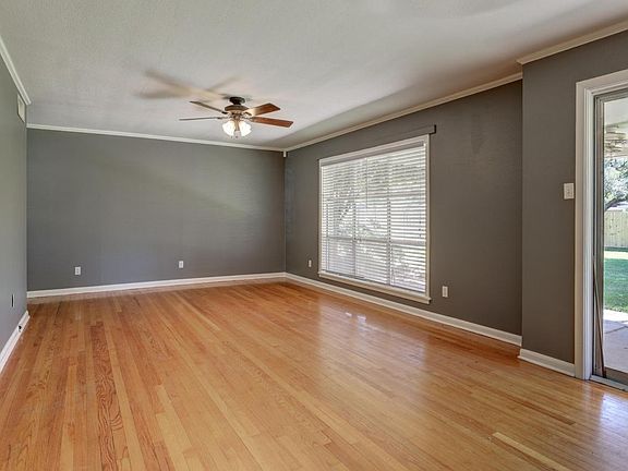 4th image of 329 Montrose Ave
