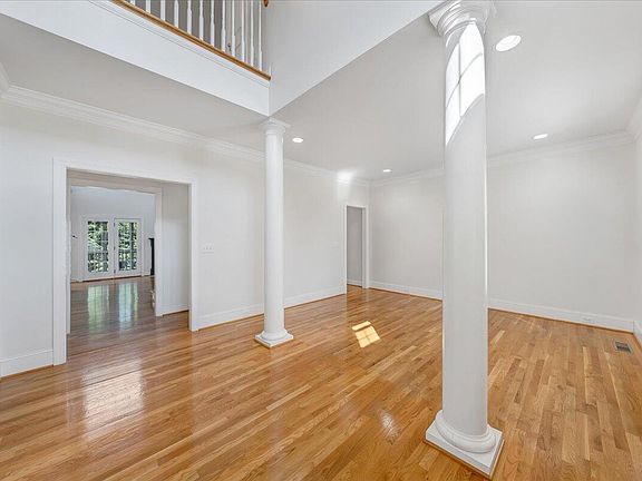 5th image of 746 W Carrollton Ave