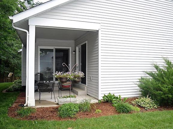 Grab your coffee and a book!  What a great place to relax. Covered rear patio.