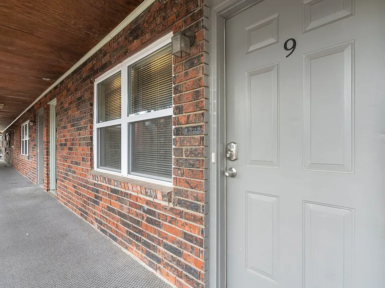 936 E Walnut St #1 — Photo 28