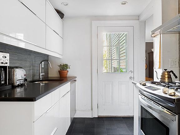4th image of 81 Vanderbilt Ave #1