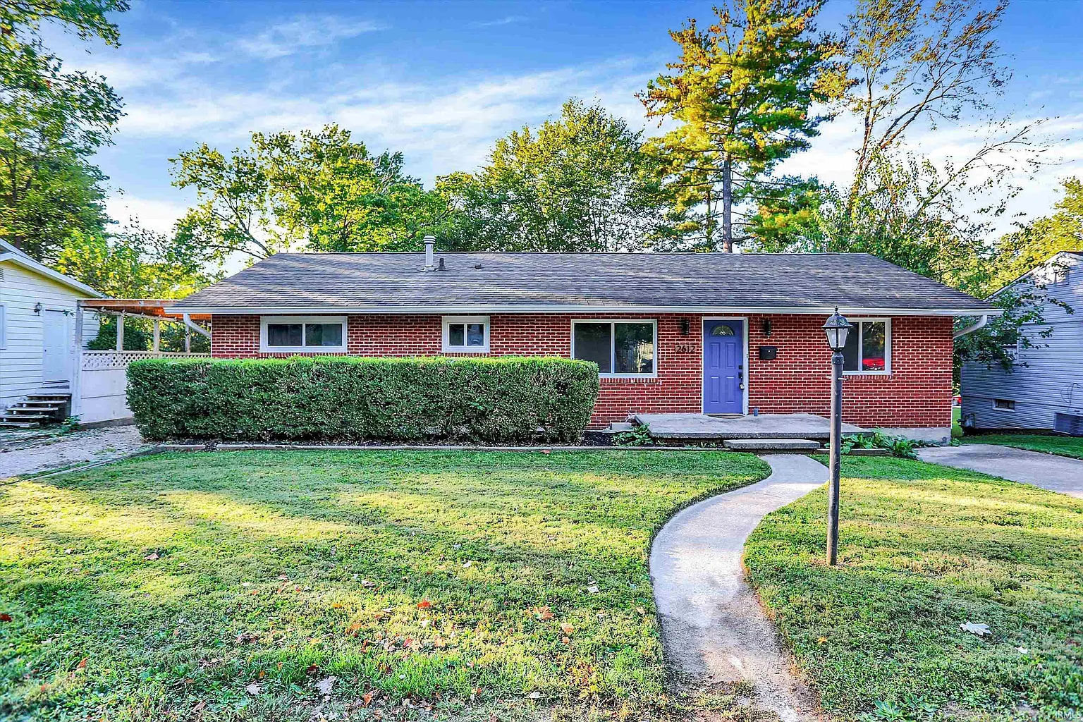 2612 E Dekist St photo 1