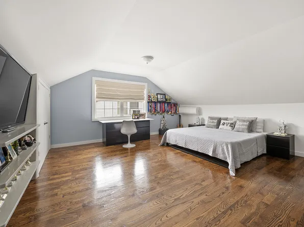 198-31 Pompeii Avenue image 14 of 14