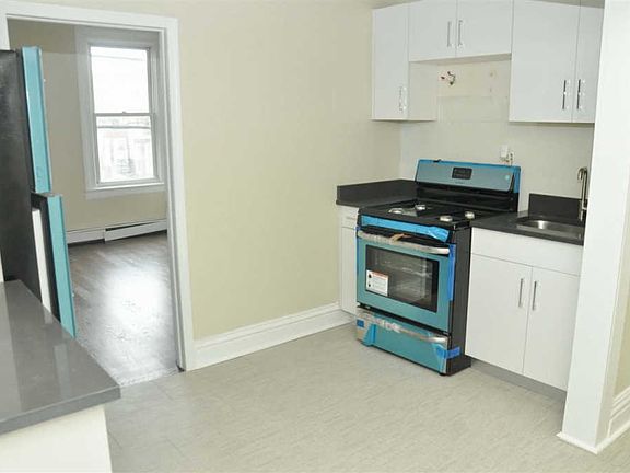 4th image of 538 Bramhall Ave #3