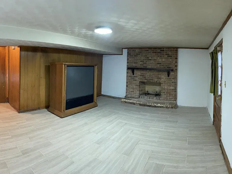 606 Doe St — Photo 23