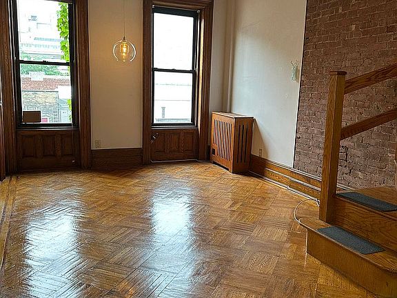2nd image of 3 W 75th St APT 5b