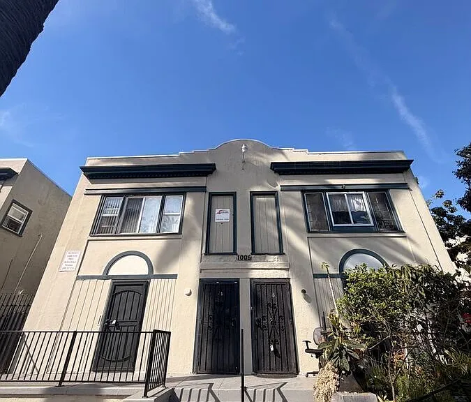 1005 N Berendo St #1 — Photo 2
