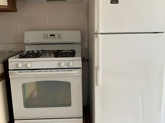 5th image of 16 Washington Ter APT 2