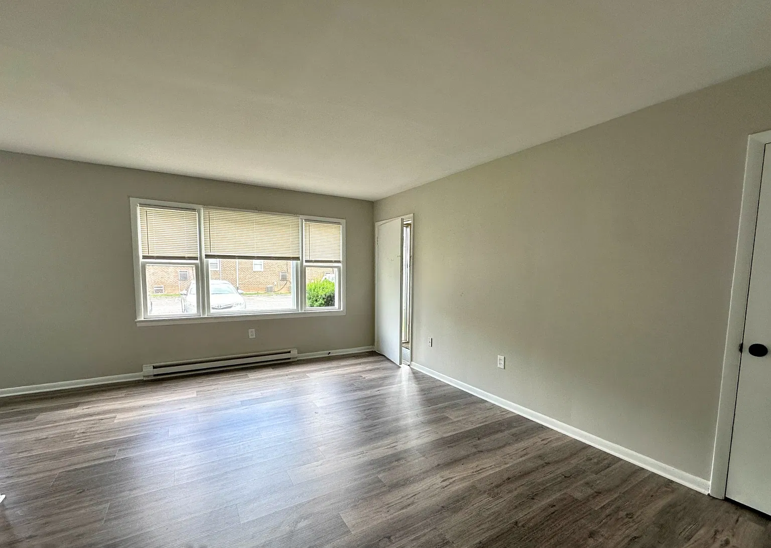 2 bed, 900 sqft, $1,595 — Photo 2