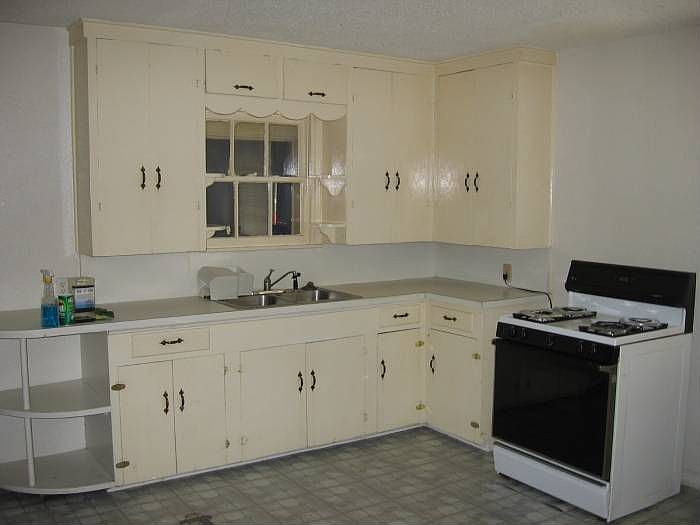 2nd image of 2500 Grove St