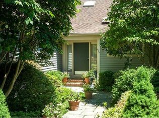 605 W Lyon Farm Dr, Greenwich, CT 06831