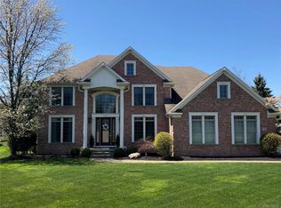 6 Highpoint Ct, Orchard Park, NY 14127