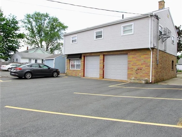 31 Foster St — Photo 4