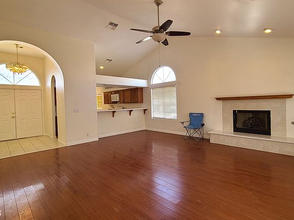 3rd image of 428 Mountain Top Ct