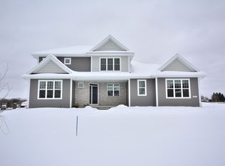 8211 W Skylark Dr, Mequon, WI 53097