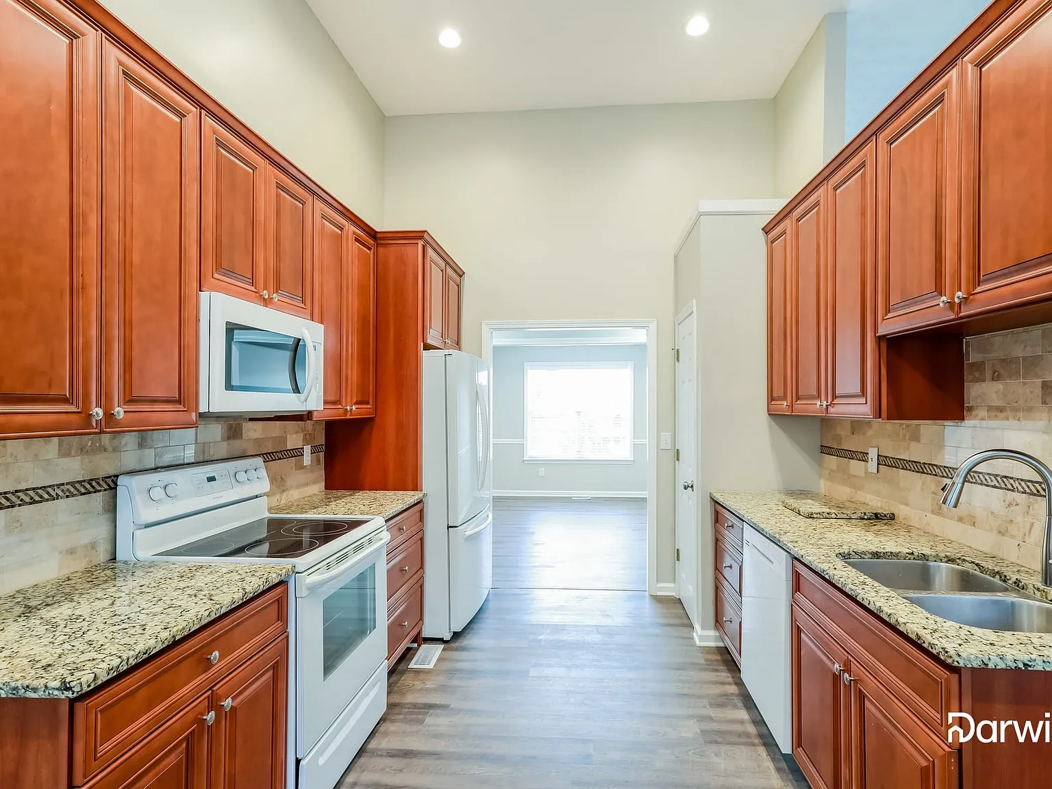 5 bed, 3.0 bath, 2206 sqft, $2,415 — Photo 2
