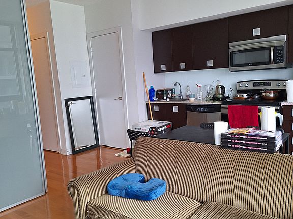 4th image of 33 Charles St E #1402
