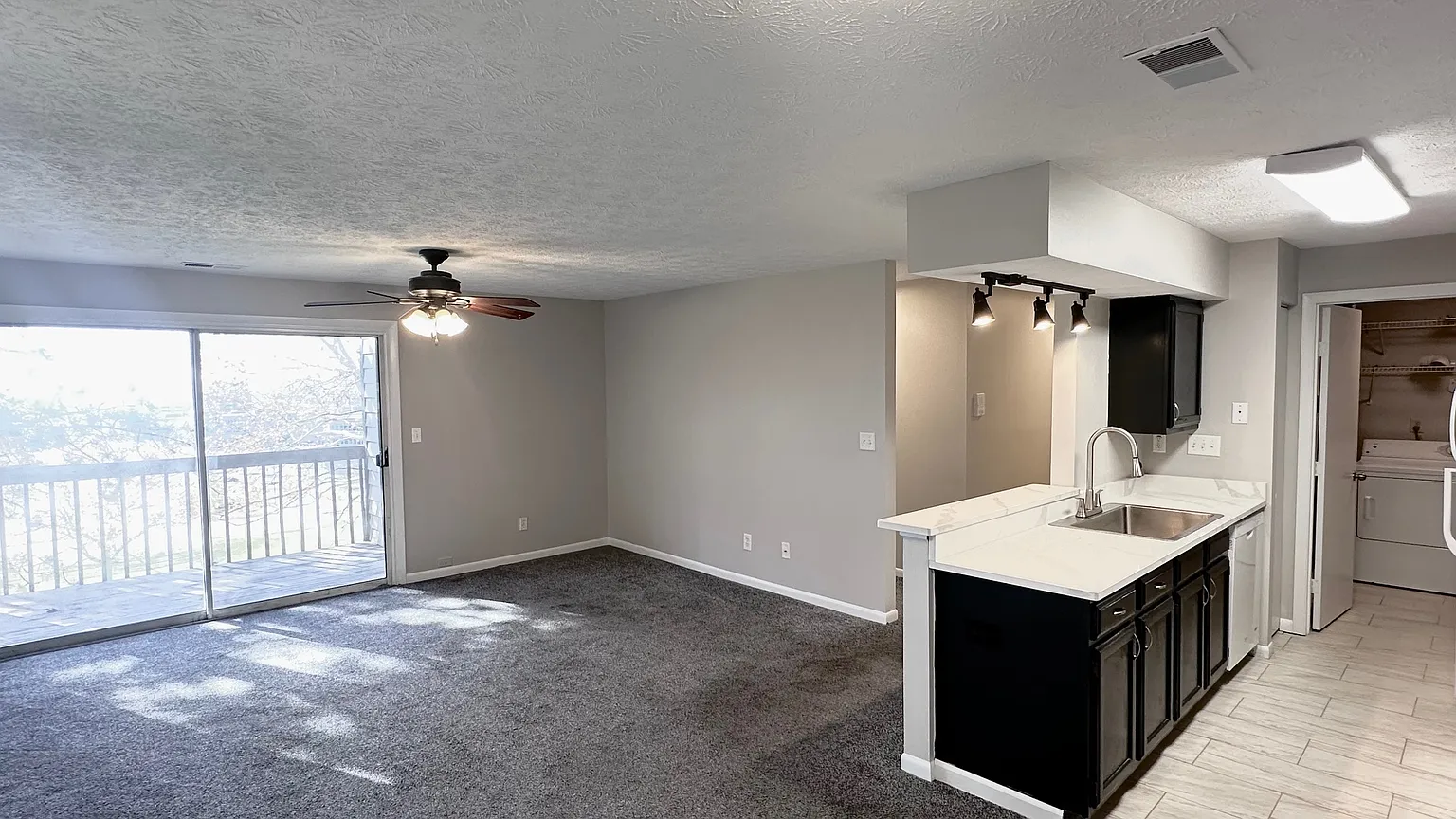 8919 Eagleview Dr APT 6 photo 1