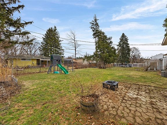 2nd image of 8 Merrydale Dr