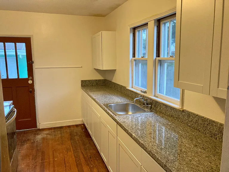 318 Braddock Ave — Photo 5